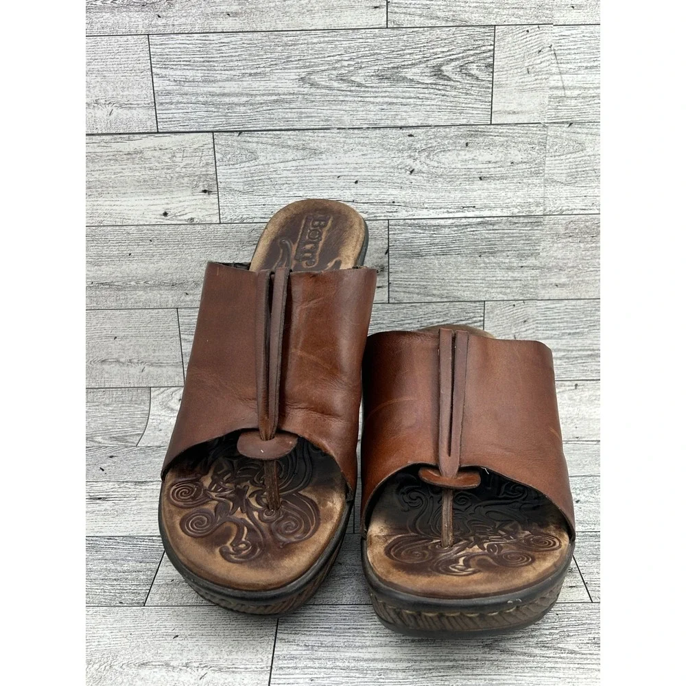 Born Brown Leather Tooled Footbed Thong Wedge Sandals B89626 Women Sz US8 EU39